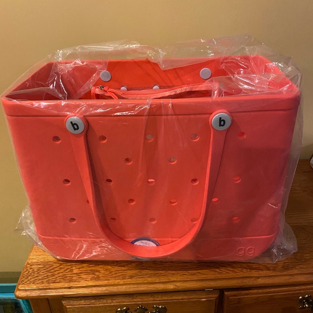 Coral me Mine Original (large) Bogg Bag